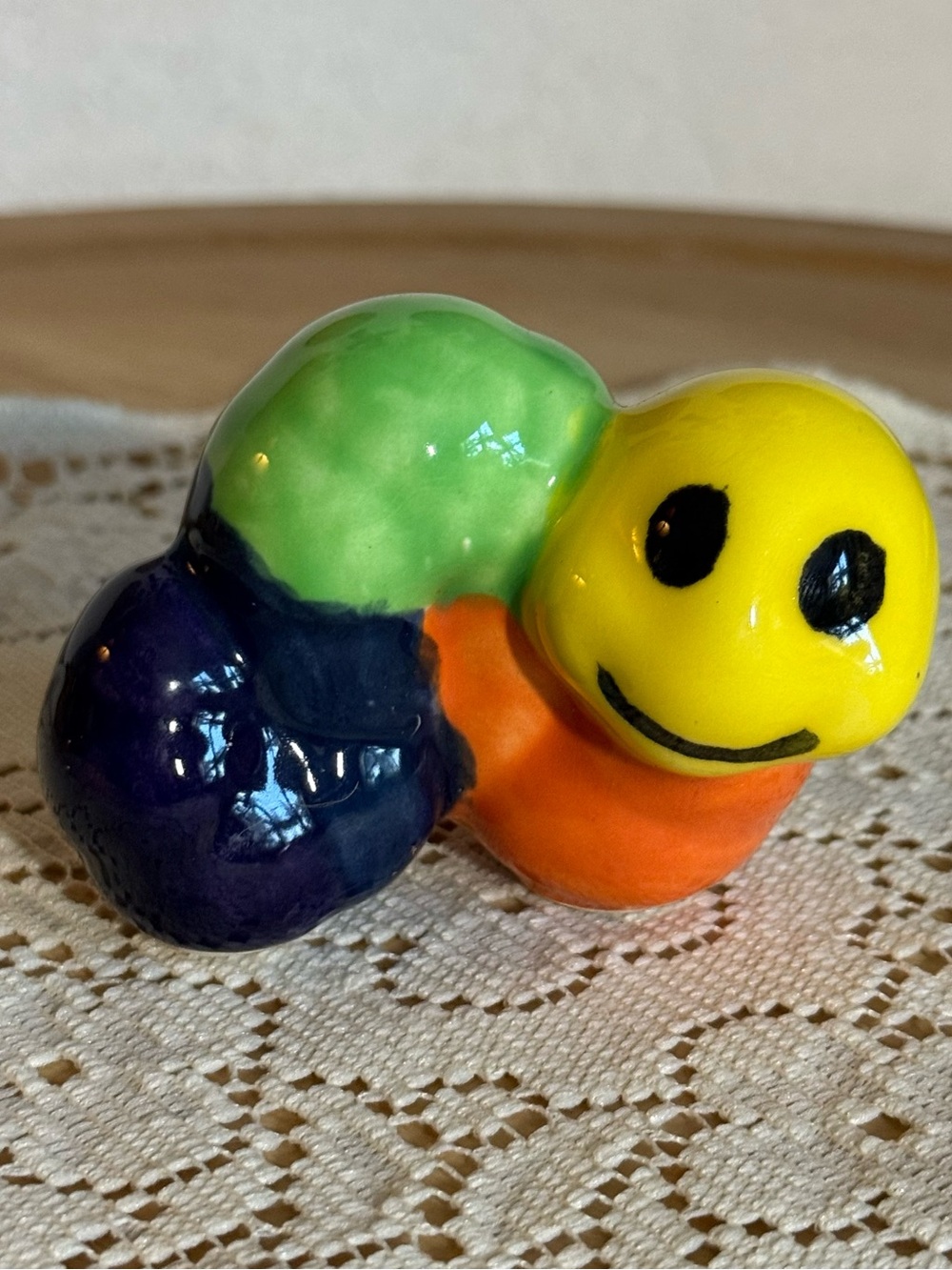 Vintage Small Colorful Ceramic Pottery Trinket Shelf Garden Inch Worm